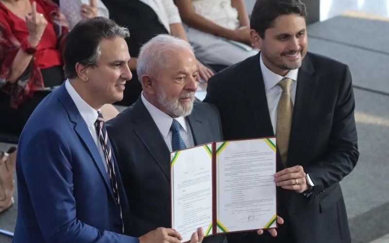 Governo quer começar a pagar bolsa ensino médio em março, diz ministro