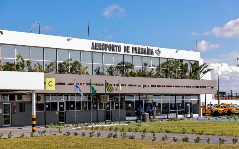 20AGO25-PI-GOVERNO-AEROPORTO-TURISMO