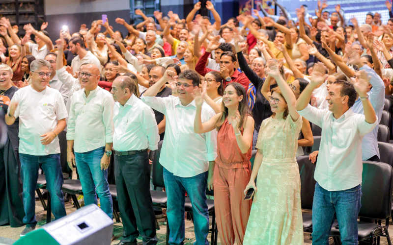 Rafael Fonteles participa de culto e destaca parceria com igrejas na construção de políticas sociais