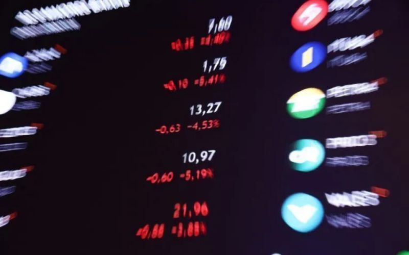 Painel eletrônico com cotações negociadas na B3, no prédio da bolsa de valores, em São Paulo